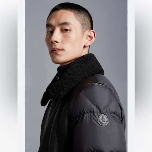 Moncler
Short Padded Down Jacket. Brand Size 4 (X-Large) - Picture 4 of 17